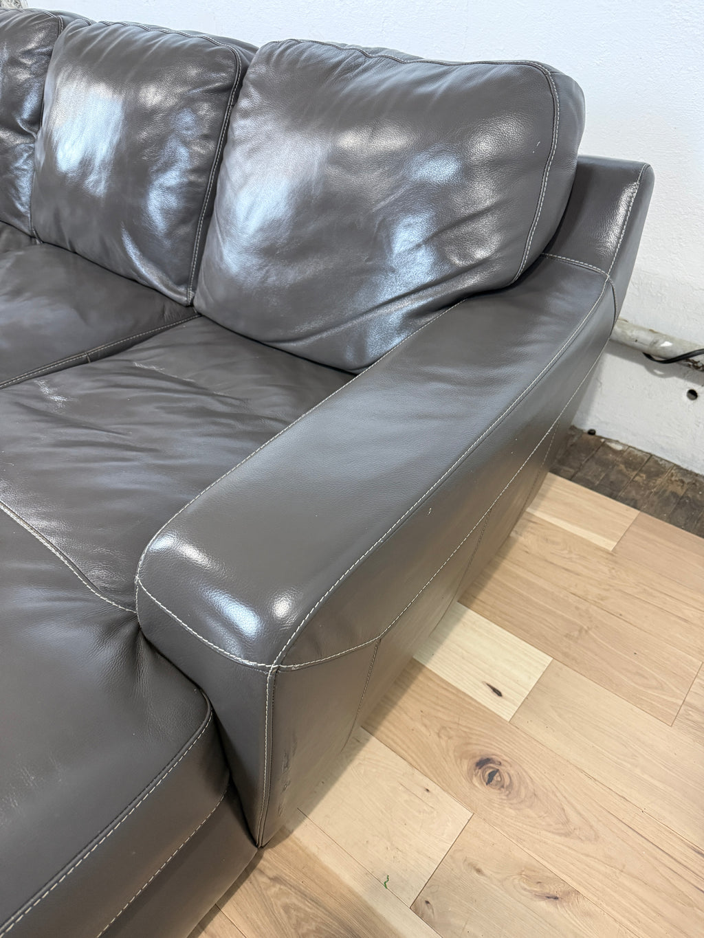 Modern Gray Leather Sectional Sofa w/ Chaise