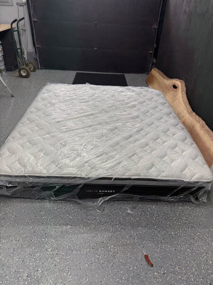 Helix Plus Luxe — King Mattress (Like New)