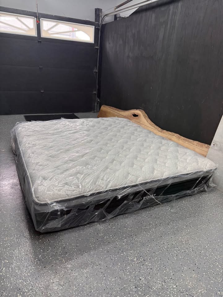 Helix Plus Luxe — King Mattress (Like New)