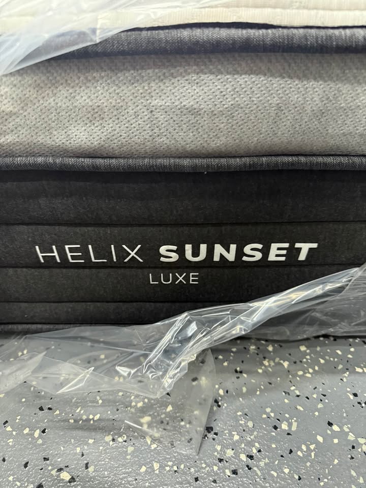 Helix Plus Luxe — King Mattress (Like New)