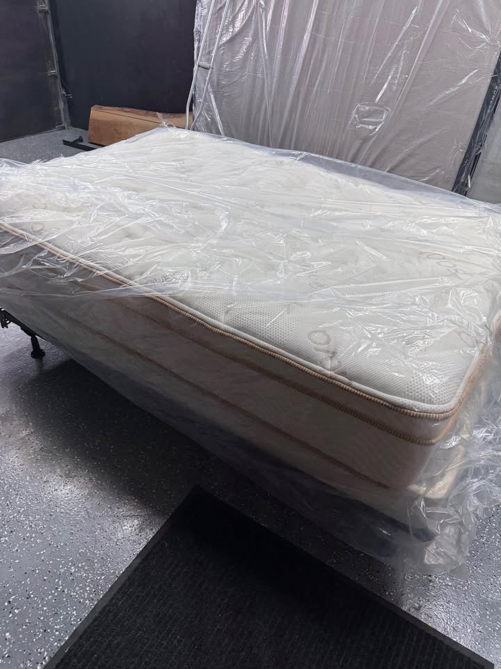 Saatva Classic – Plush Soft – 11.5" (Full Size) w/ Bed Frame & Box Spring