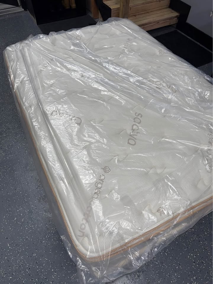 Saatva Classic – Plush Soft – 11.5" (Full Size) w/ Bed Frame & Box Spring