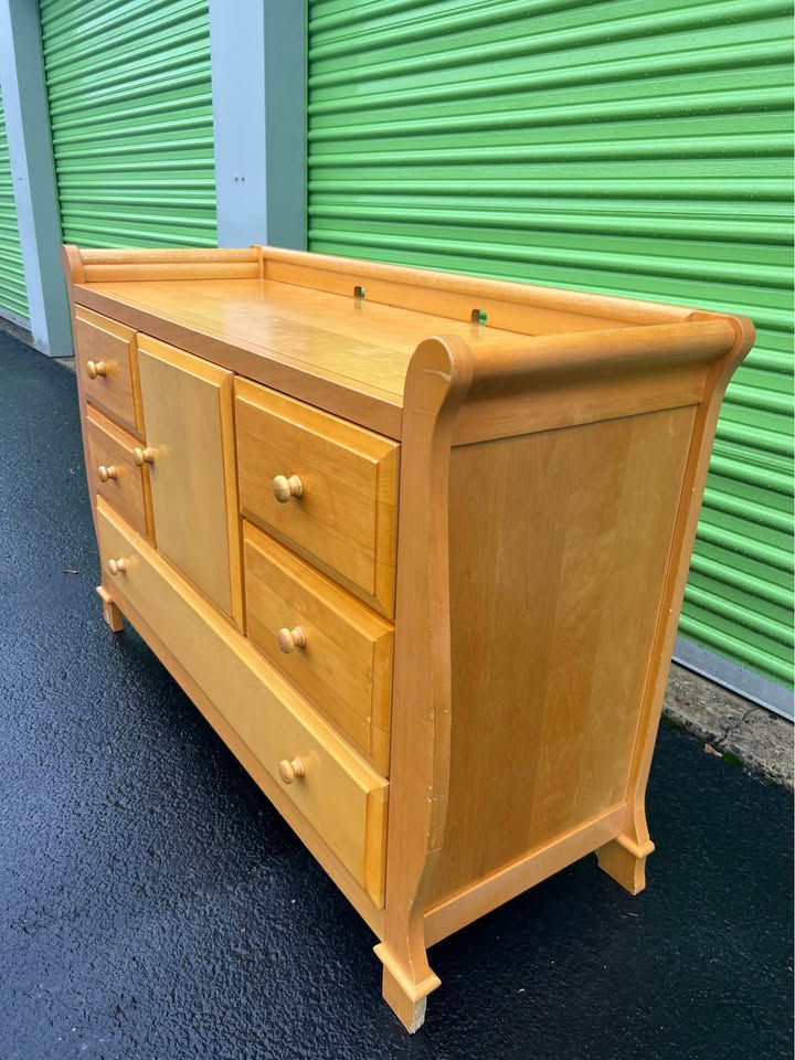Changing table with storage