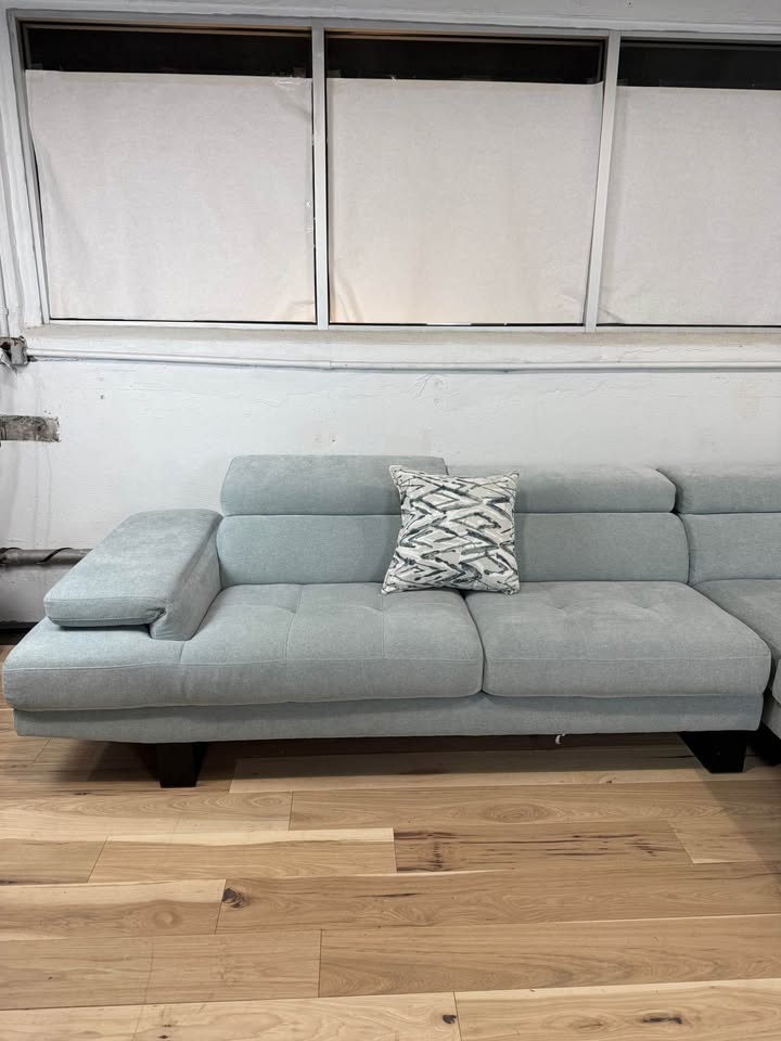 Large Modern Sectional Sofa – Light Gray | 122” x 94”