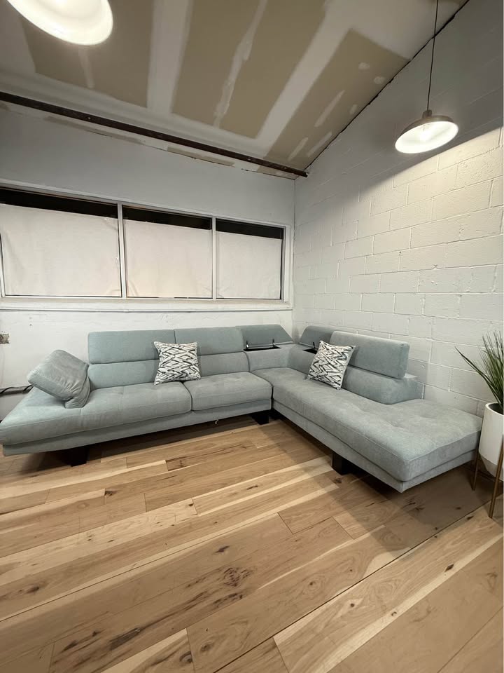 Large Modern Sectional Sofa – Light Gray | 122” x 94”