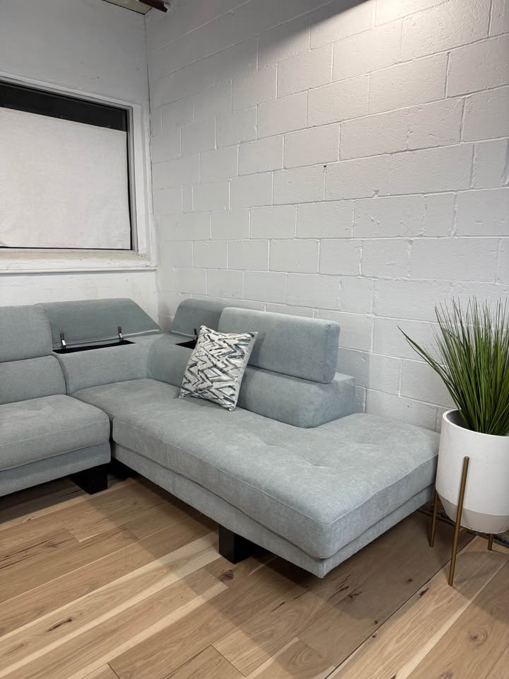 Large Modern Sectional Sofa – Light Gray | 122” x 94”