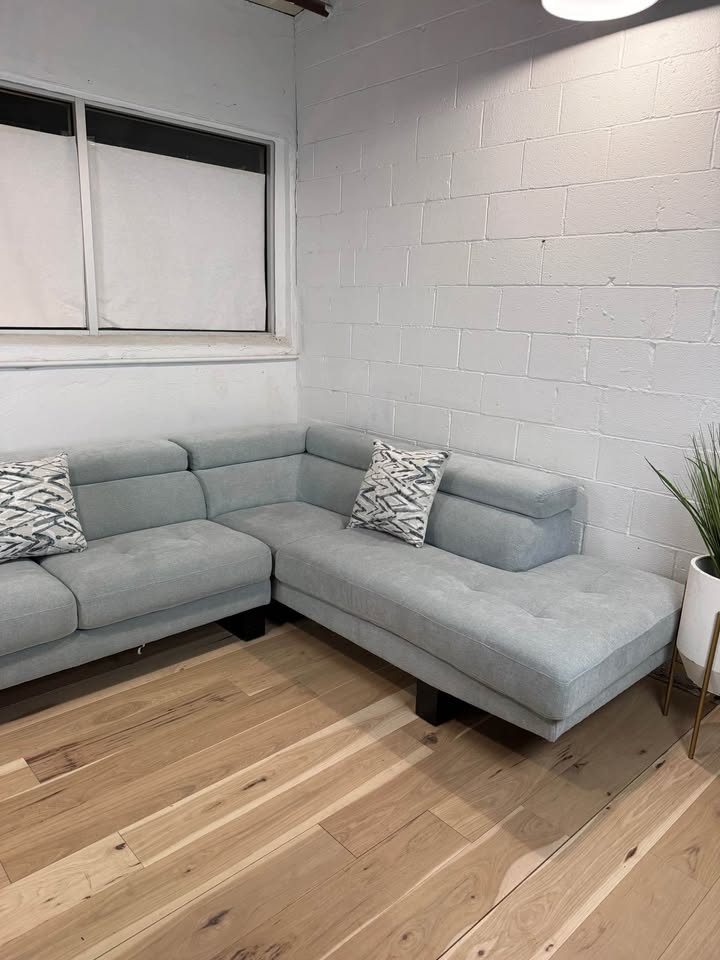 Large Modern Sectional Sofa – Light Gray | 122” x 94”