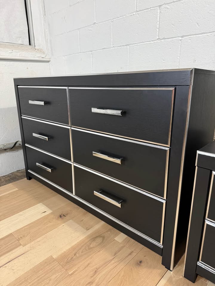 Ashley’s Furniture Dresser & Nighstand