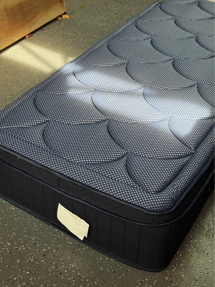 DreamCloud Premier Memory Foam Mattress (Twin XL)