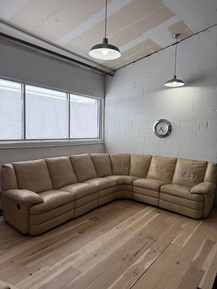 Natuzzi Cream Sectional Sofa with Recliners