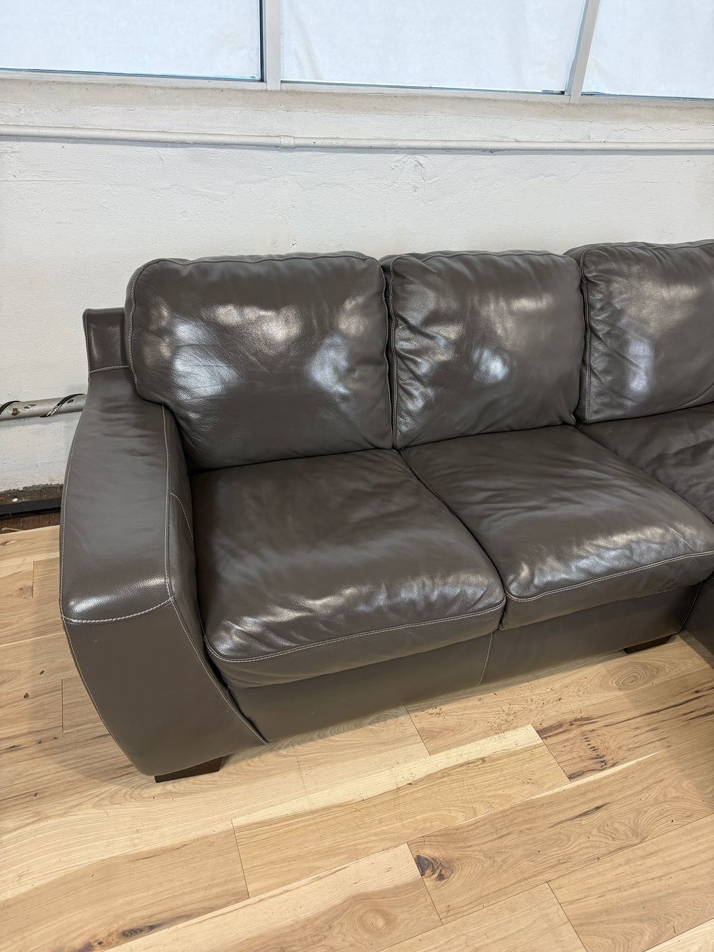 Modern Gray Leather Sectional Sofa w/ Chaise